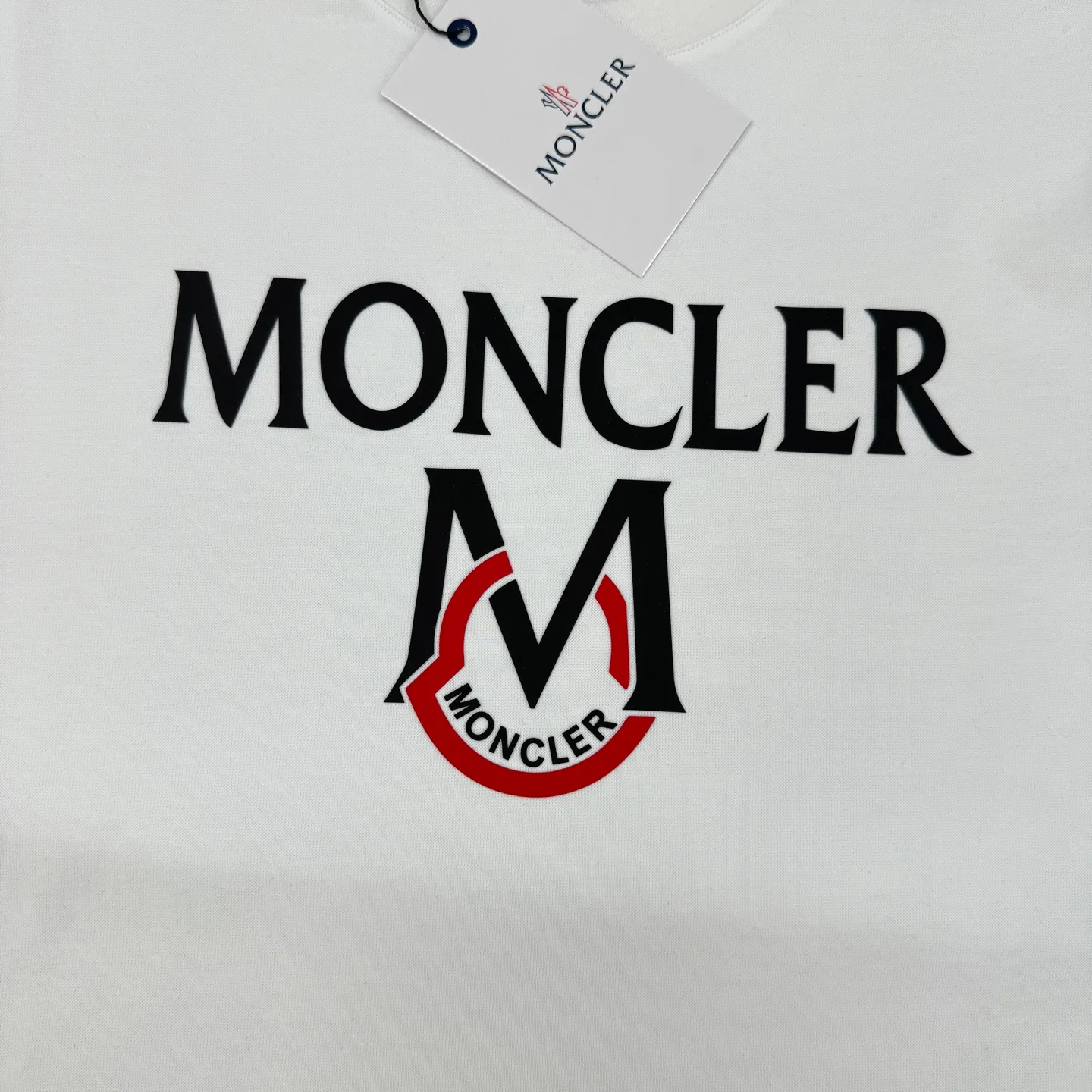 ⚜️ Moncler 26s New Arrival T . 200g . Breathable， ! Momcler . Classic . . Quality ， ， Versatile ! ：White.Black.Sizes：M-4XL ❗️（175/140 L）
